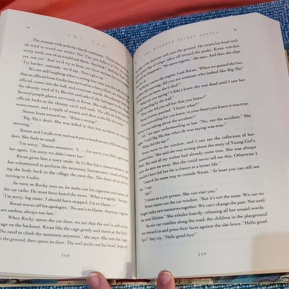 Amy Tan 1995 Book "The 100 Secret Senses" - Picture 4 of 7